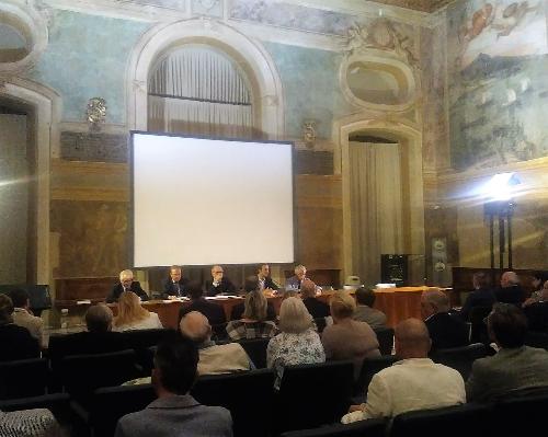 L'incontro pubblico nel salone del Castello di Udine organizzato per illustrare le ipotesi di riforma sanitaria emerse dal tavolo dei saggi.